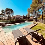 Magnifique Contemporaine Climatisee Piscine Ref Notre Dame Вілла
